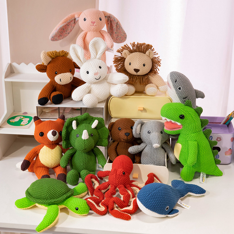 Kids Education Movies - かわいいニットぬいぐるみ、クマ、ウサギ、ゾウ、キツネ、恐竜の編みぐるみ人形、子供のための癒しの教育玩具、写真撮影の小道具