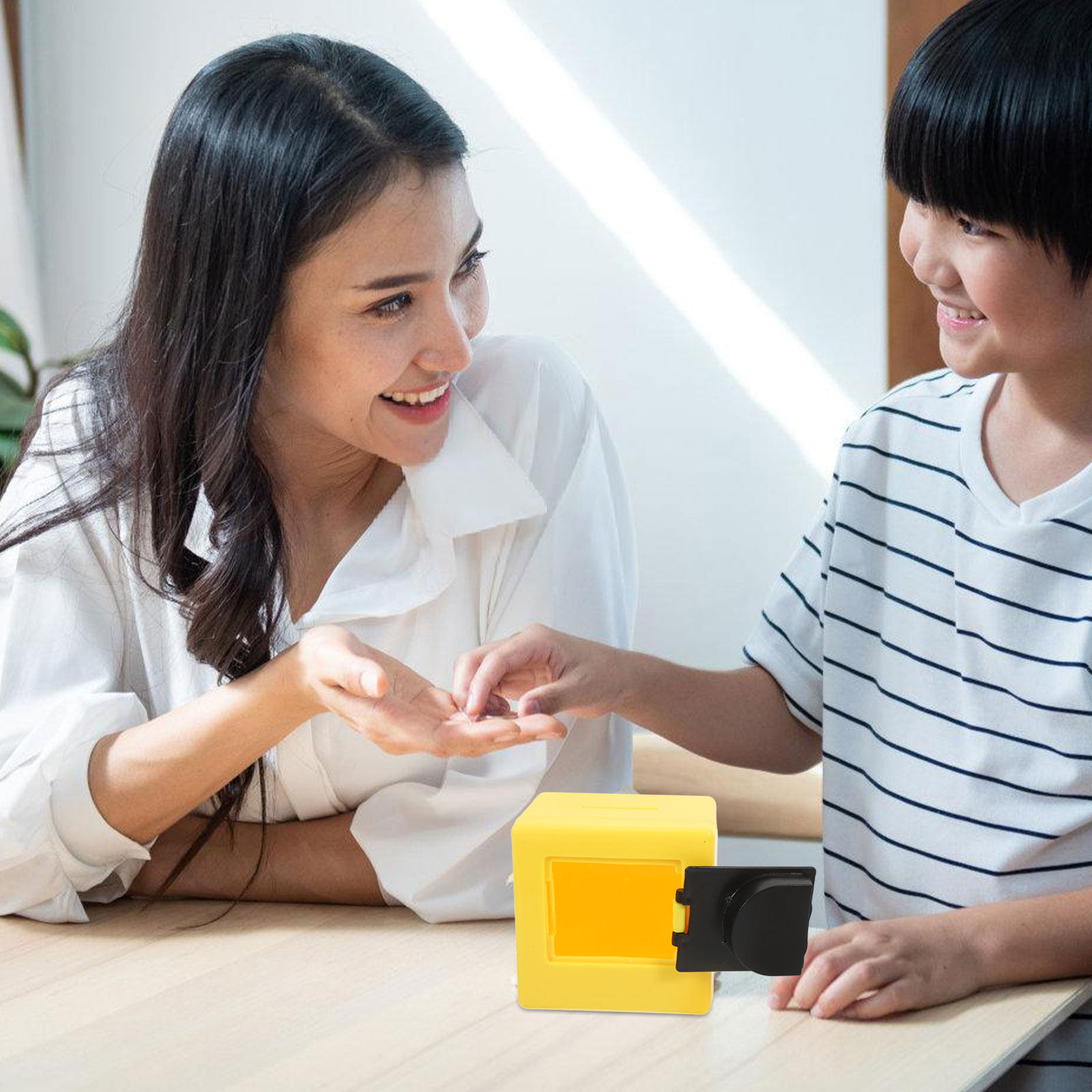 子供用ミニ貯金箱 コイン投入式セーフボックス 知育的なお金の - Kids Education Savings のレビューと価格